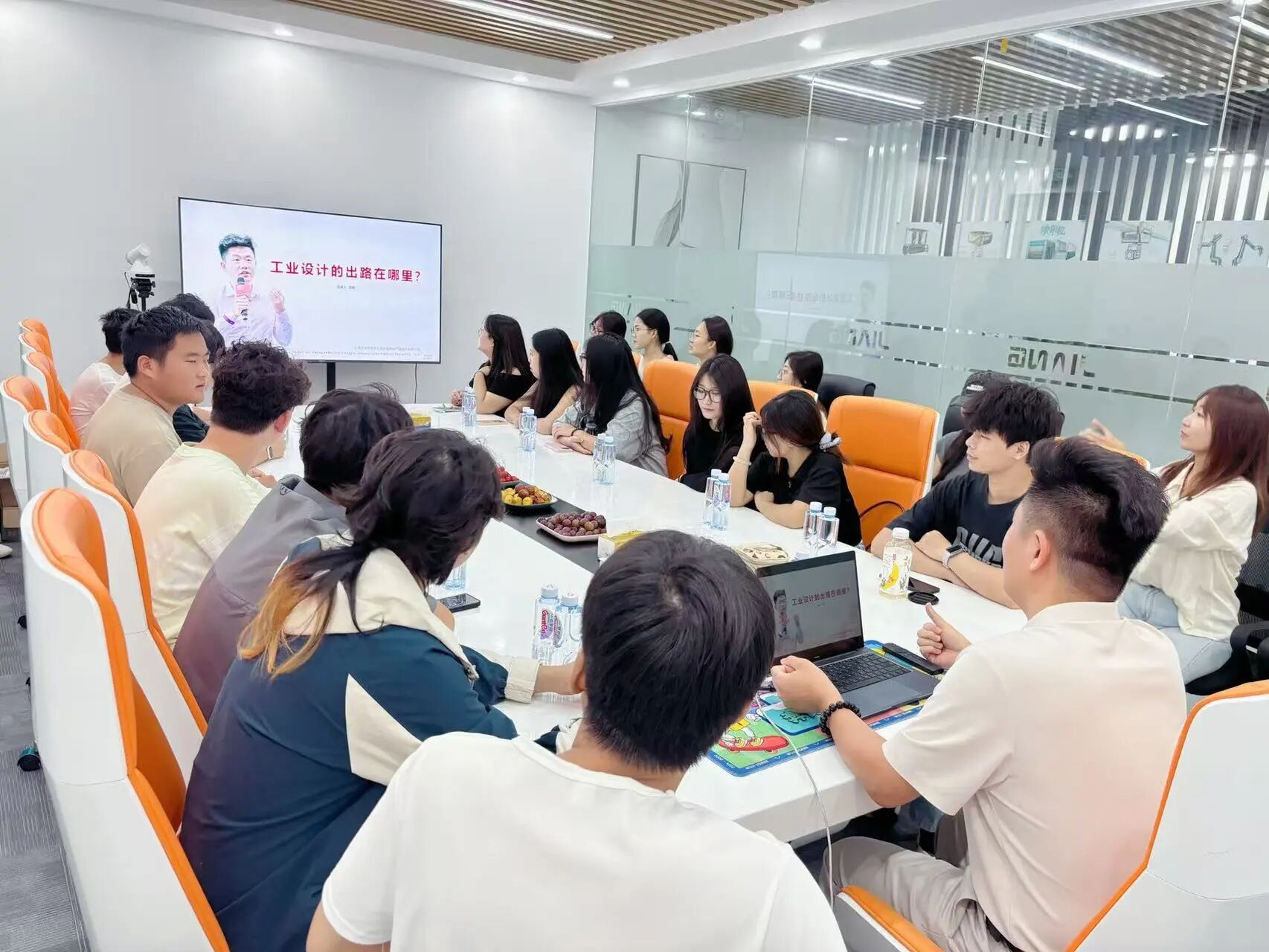 北海藝術設計學院師生走進匠品設計--探討工業設計的出路在哪里？