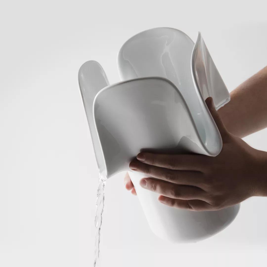 3-20050G05403300.jpg 產品背后的——“超級草圖”(圖37)